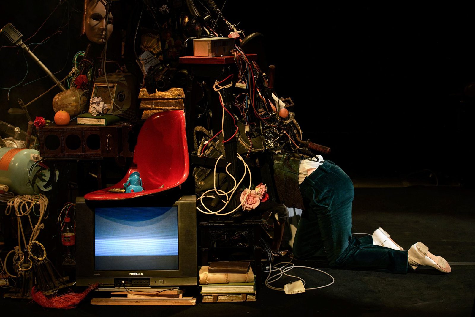 OOO — la pyramide d'objets, Teatro Colón / CETC, photo Lucía Rivero